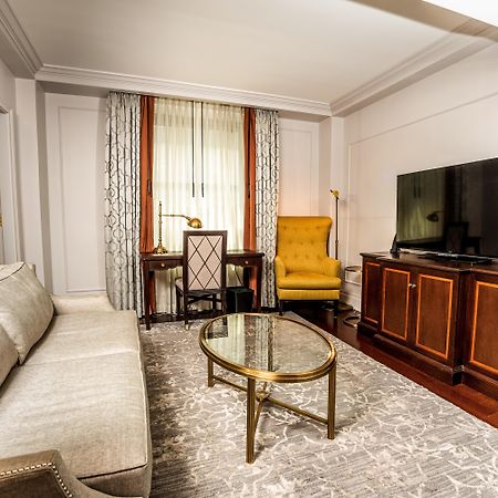 Intercontinental New York Barclay Hotel By Ihg Exterior foto A living room at the Waldorf Astoria Chengdu
