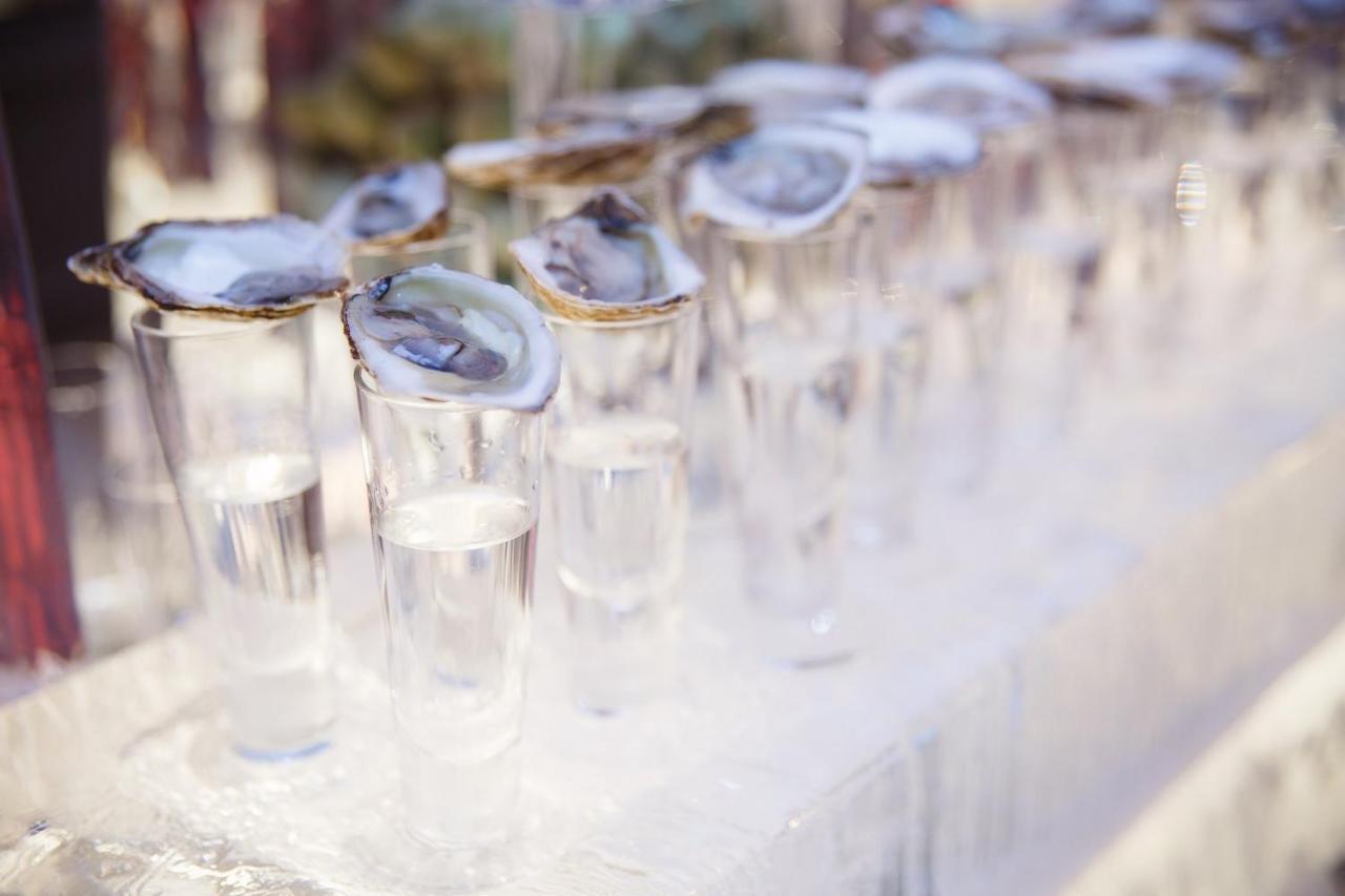 Intercontinental New York Barclay Hotel By Ihg Exterior foto Champagne glasses