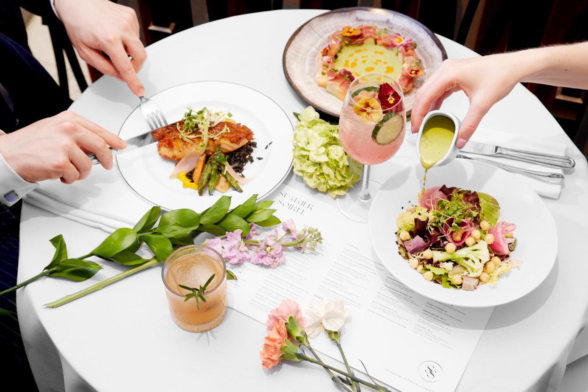 Intercontinental New York Barclay Hotel By Ihg Exterior foto Dishes at the restaurant